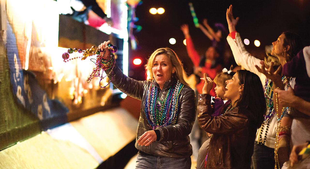 狂欢节期间戴上各式串珠装扮自己