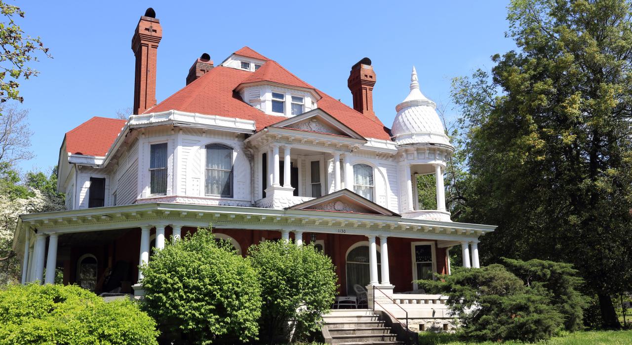 Grand Avenue 大道上的维多利亚风格建筑 Davey House 酒店