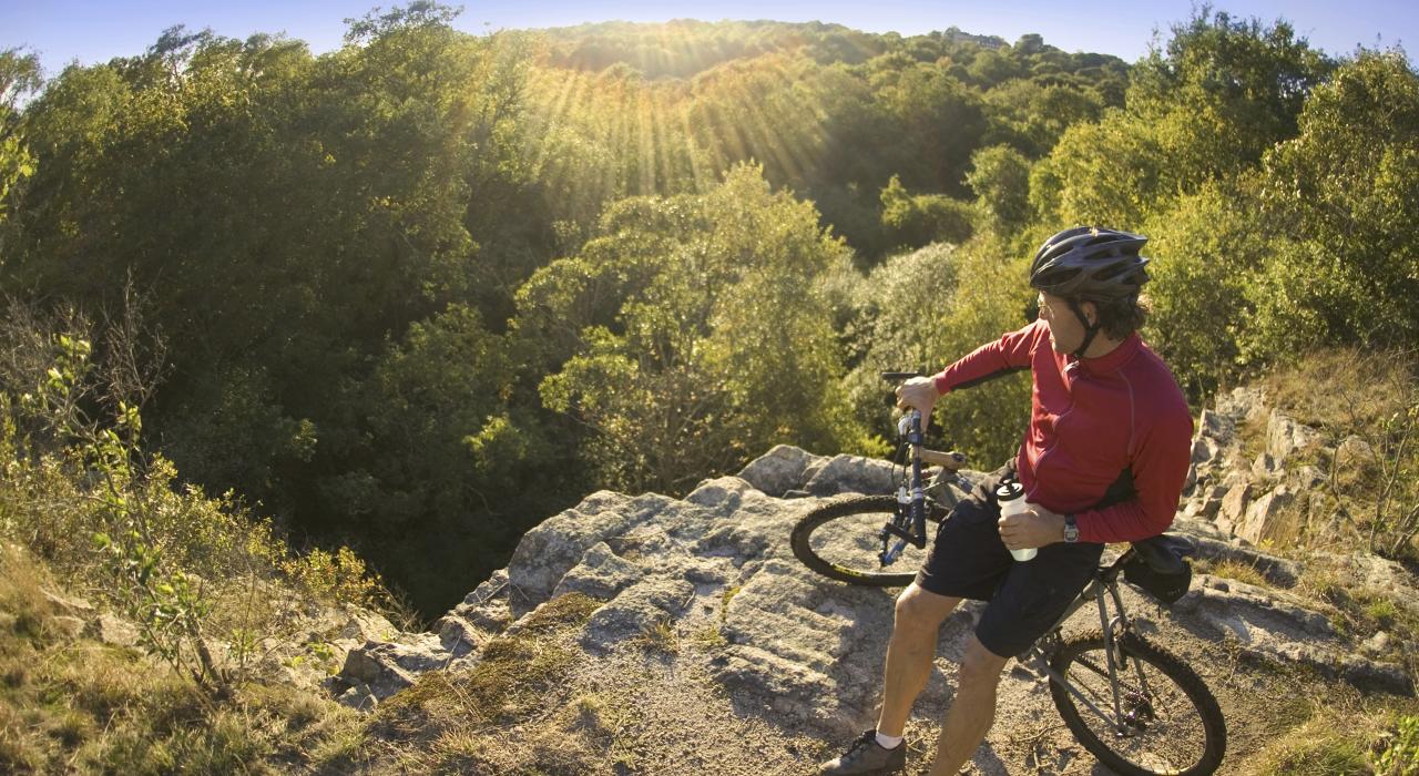 在 Ballard Park 公园休息一下，欣赏迷人风光