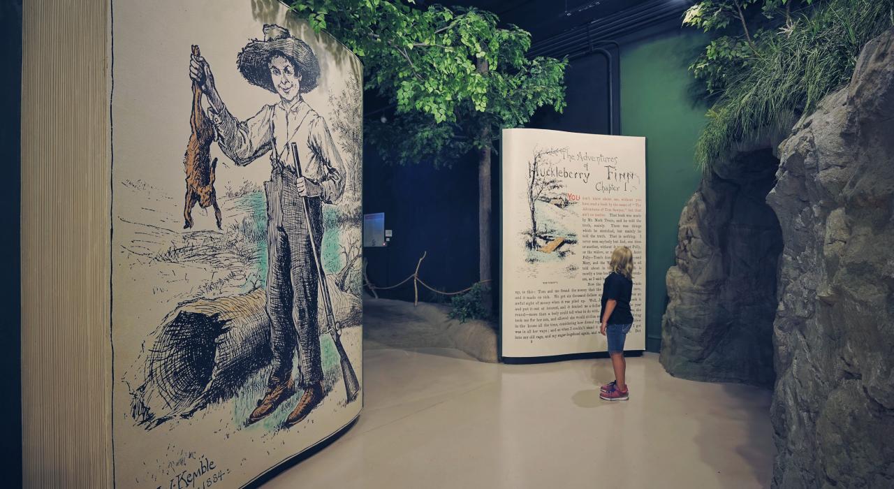 Visitors become a part of the story at Mark Twain Museum Gallery