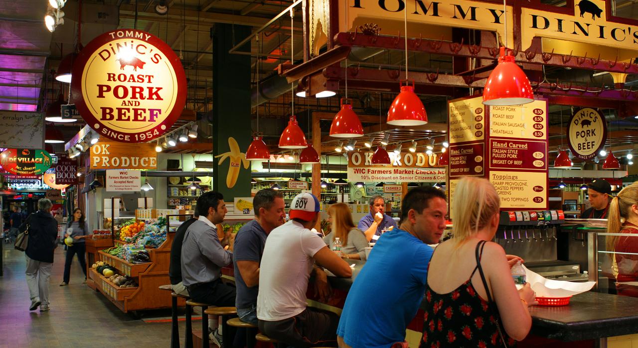 雷丁车站市场的多种美食