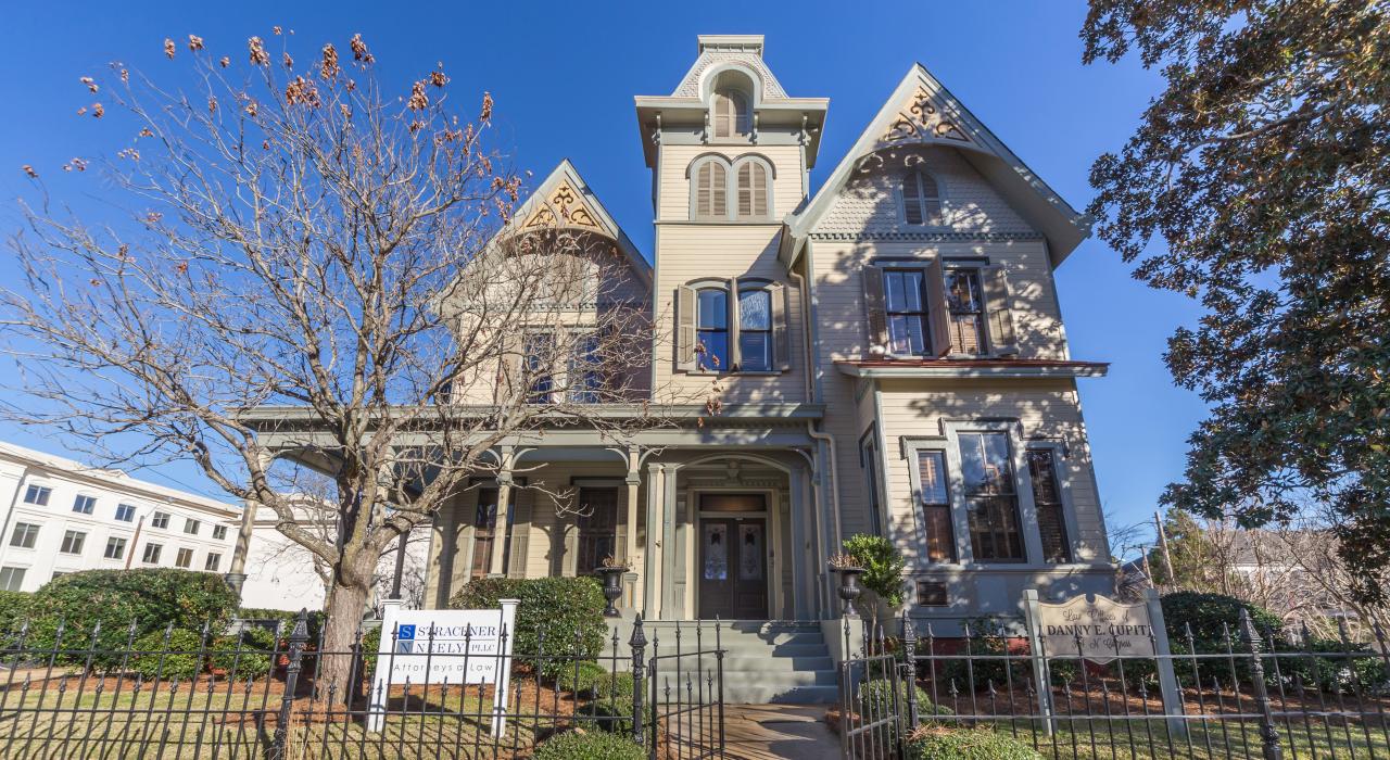 国会大道上的旧殖民地时期风格住宅