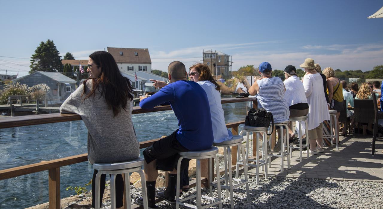 水边前排就坐，领略海滨美景