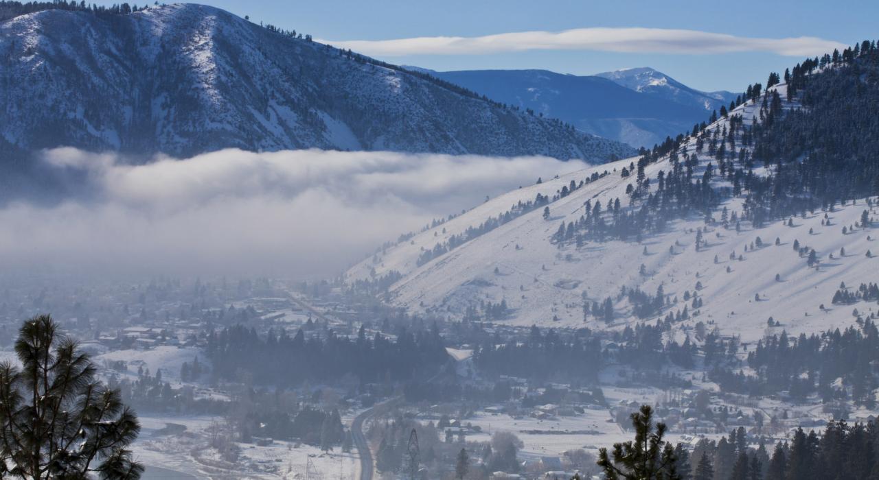 Bitterroot Mountains al este de la ciudad