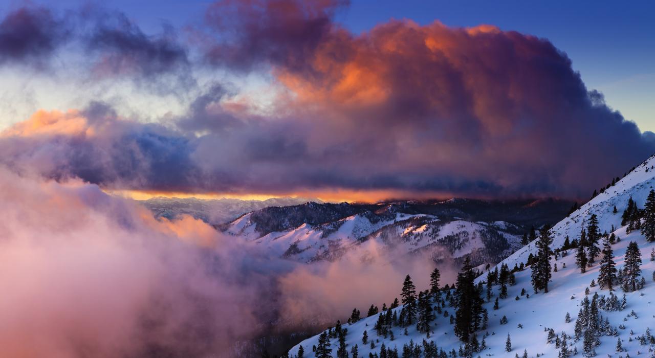 玫瑰山公路旁斯莱德山的冬日日出美景