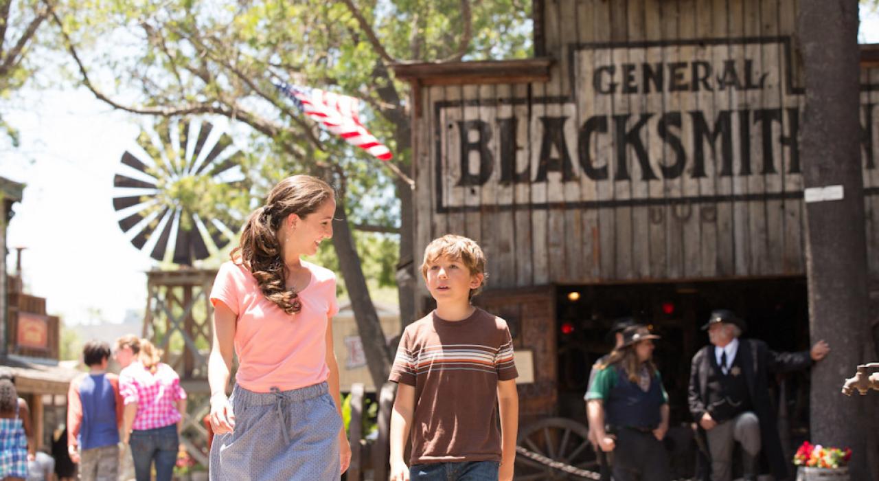 探索纳氏草莓园中的“鬼屋”