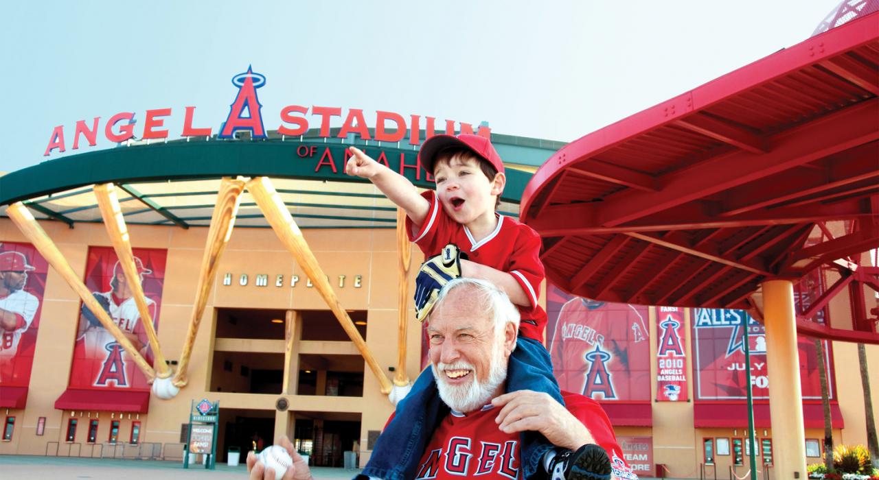 为安纳海姆洛杉矶天使球队呐喊助威