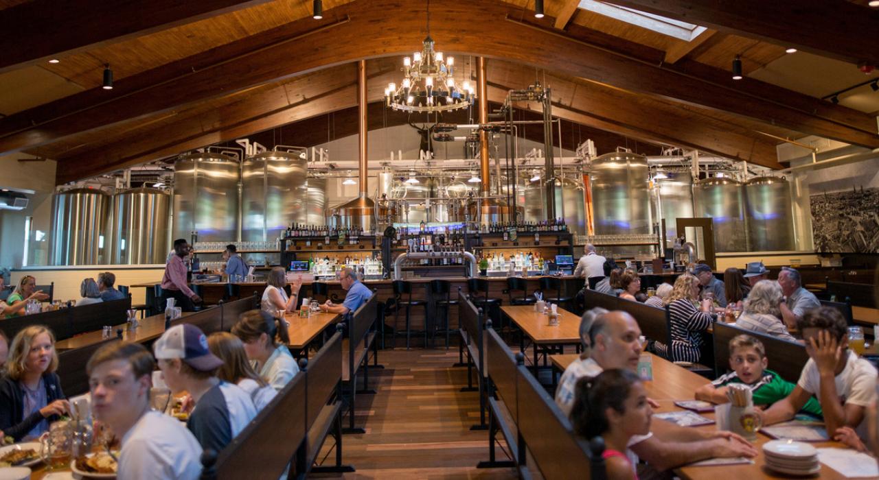 在 Bavarian 啤酒屋享用美食