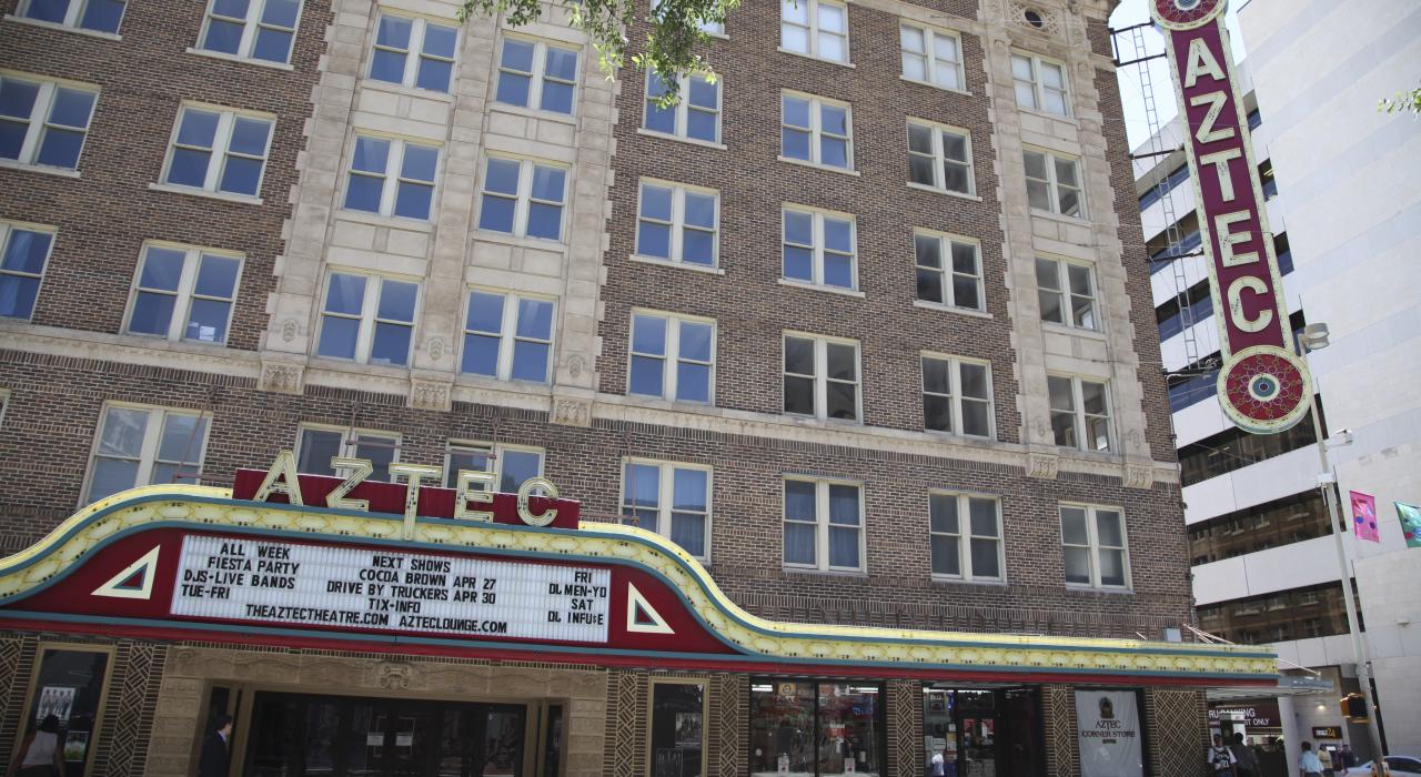 德克萨斯州圣安东尼奥阿兹特克剧院外景