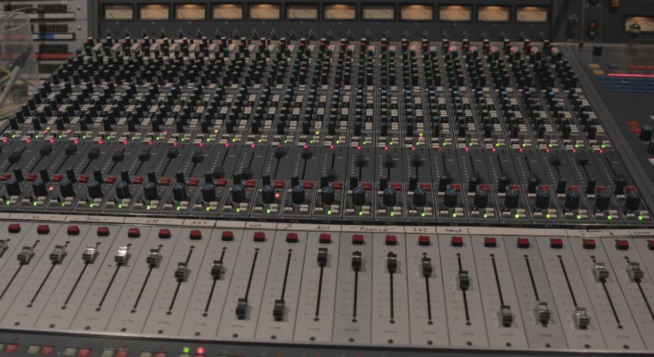 阿拉巴马州马斯尔肖尔斯录音室的控制间内景