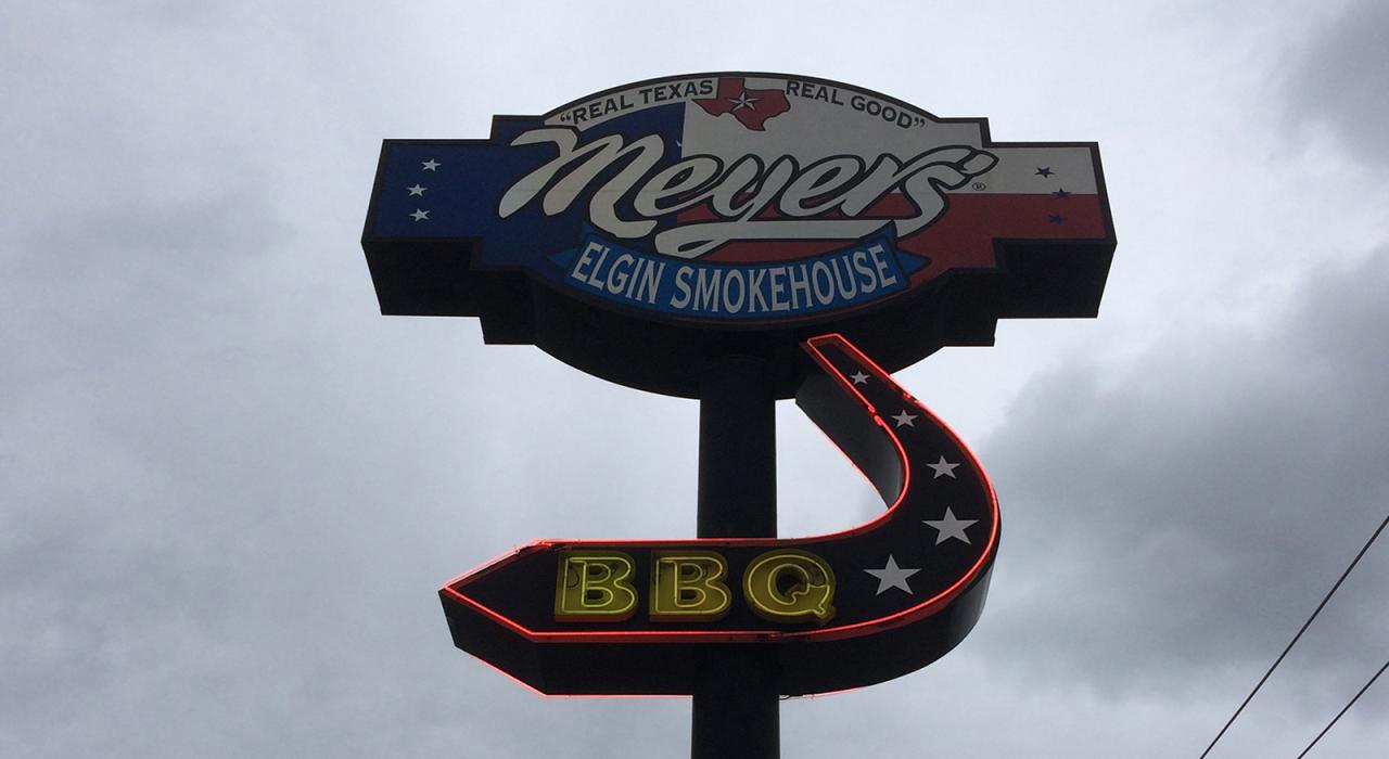 德克萨斯州埃尔金镇烧烤餐厅的招牌菜