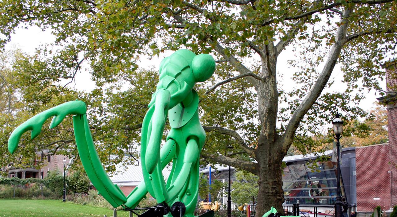 斯塔腾岛儿童博物馆外的巨型蚱蜢雕塑