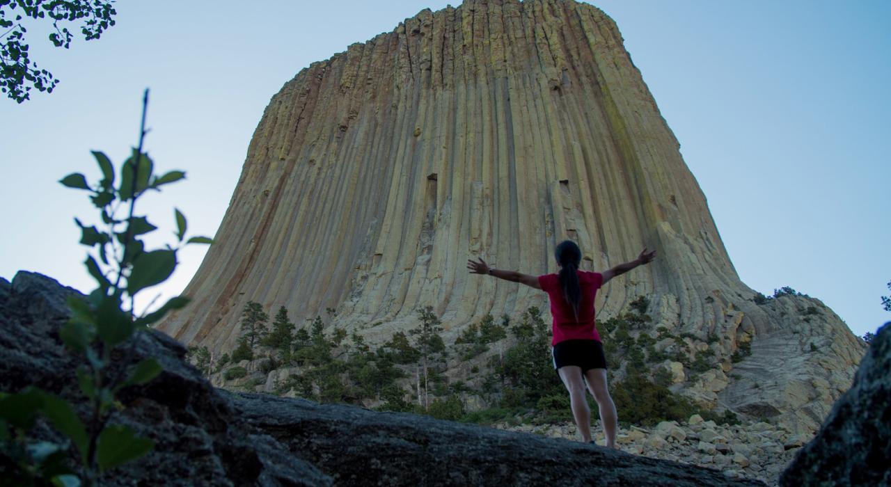 欣赏浩瀚无垠的魔鬼塔国家纪念区