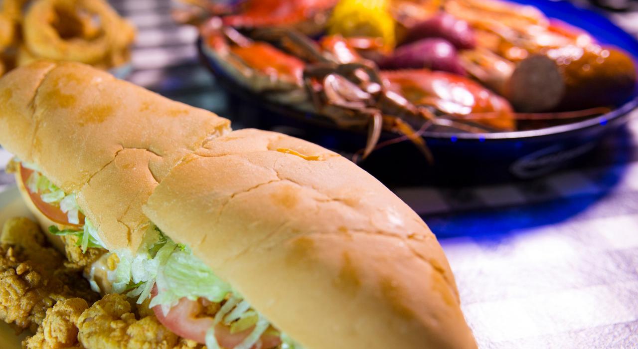 Bubba’s II PoBoys 餐厅美味的路易斯安那州特色菜肴