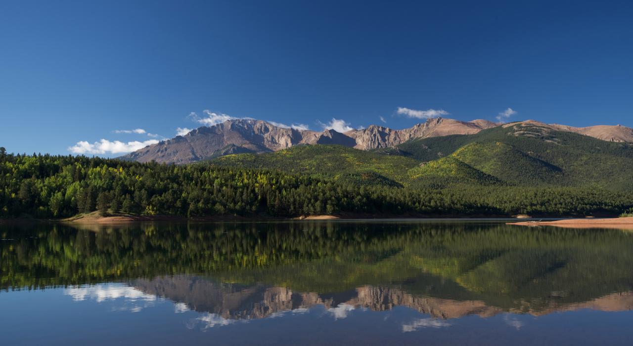 美国最受欢迎的山脉——派克峰的景观
