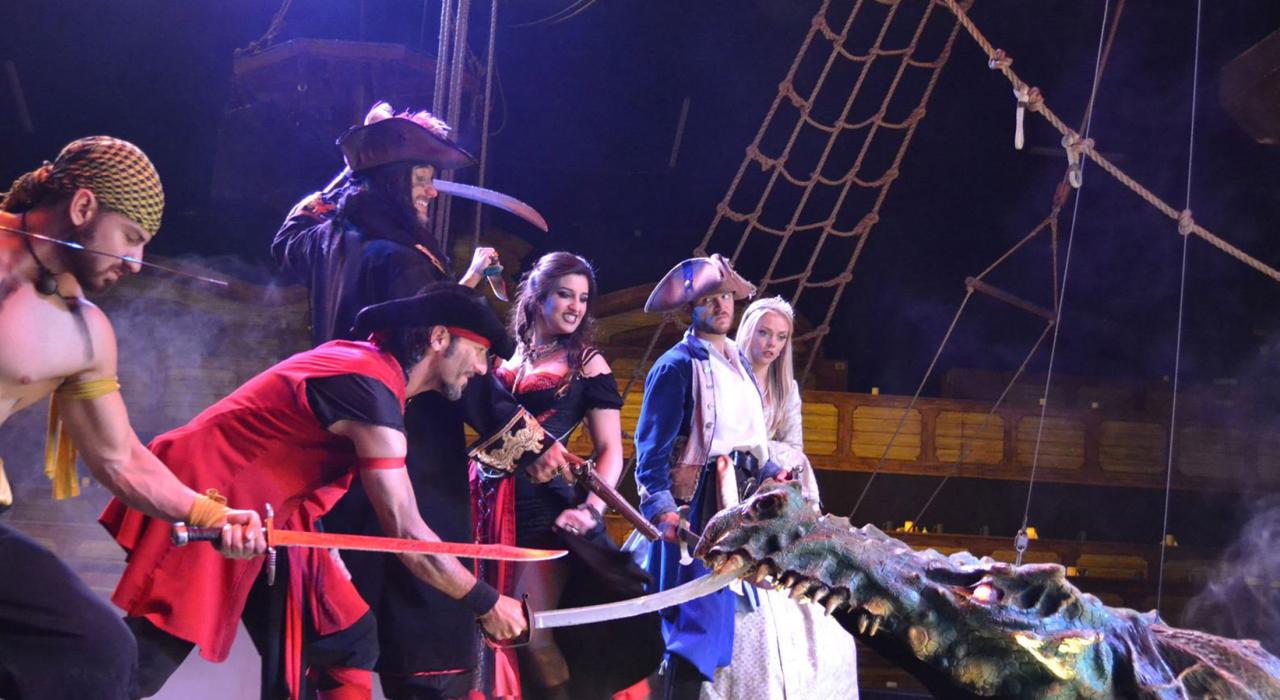 海盗大冒险餐厅里神气活现的工作人员