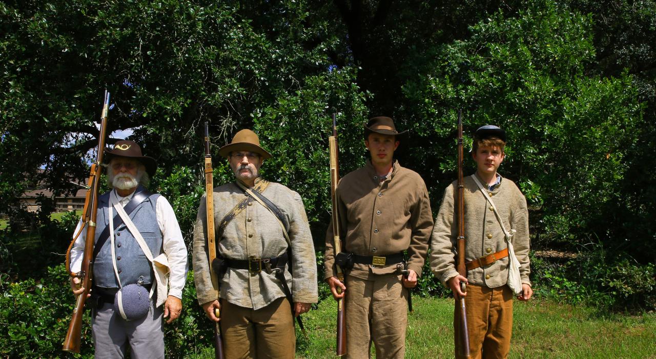 伦道夫堡和伯勒堡州立历史遗址重现内战场景