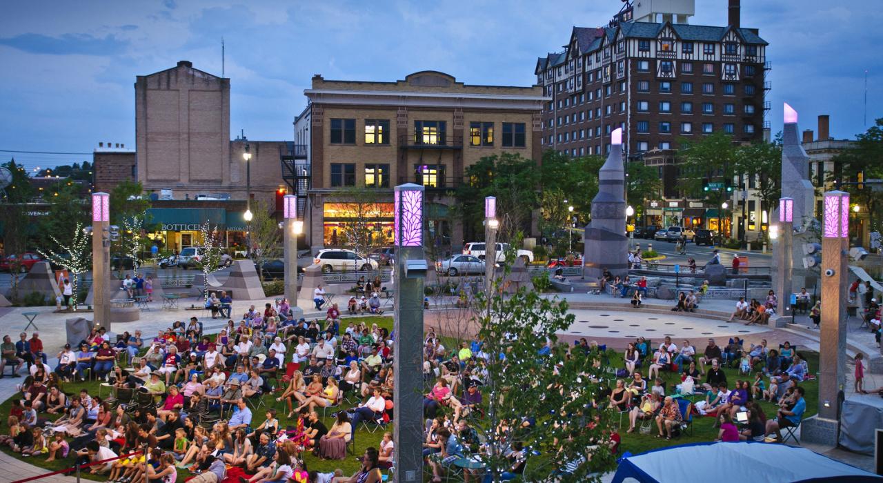 南达科他州拉皮德城著名的聚会场所主街广场