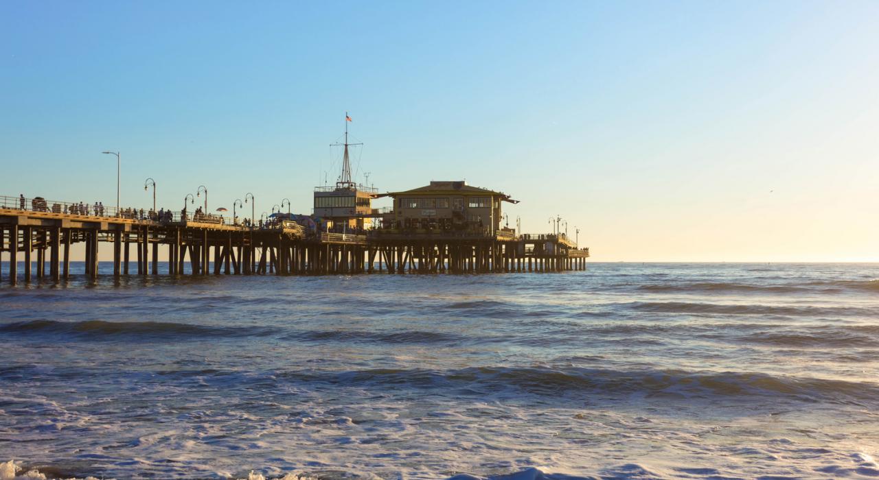 66 号公路的西部终点，加利福尼亚州的圣莫尼卡码头