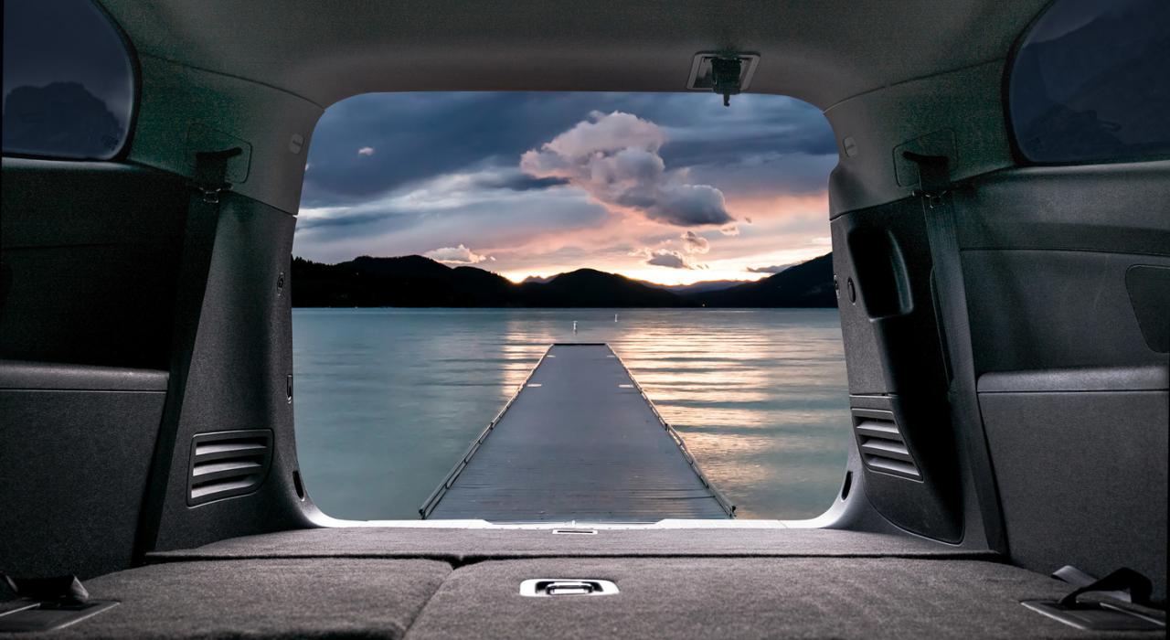 在蒙大拿州怀特菲什宁静的怀特菲什湖州立公园欣赏风景秀丽的车外风景