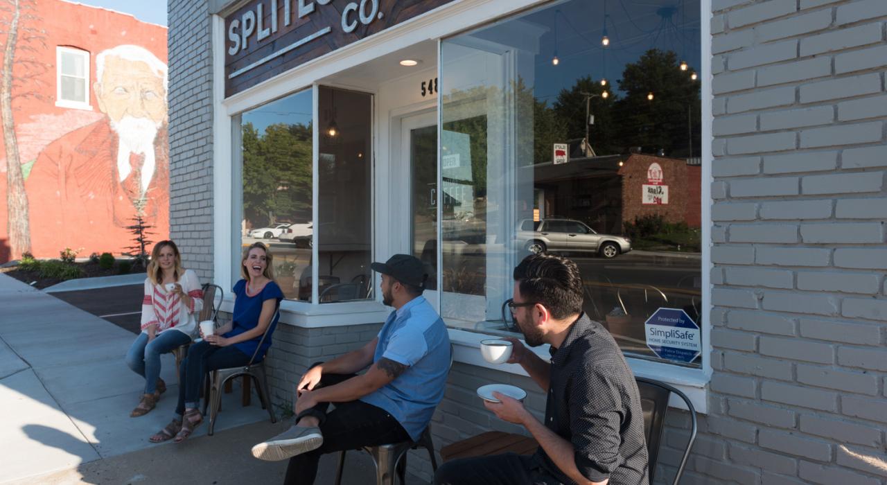 在 Splitlog Coffee 咖啡馆与朋友小聚