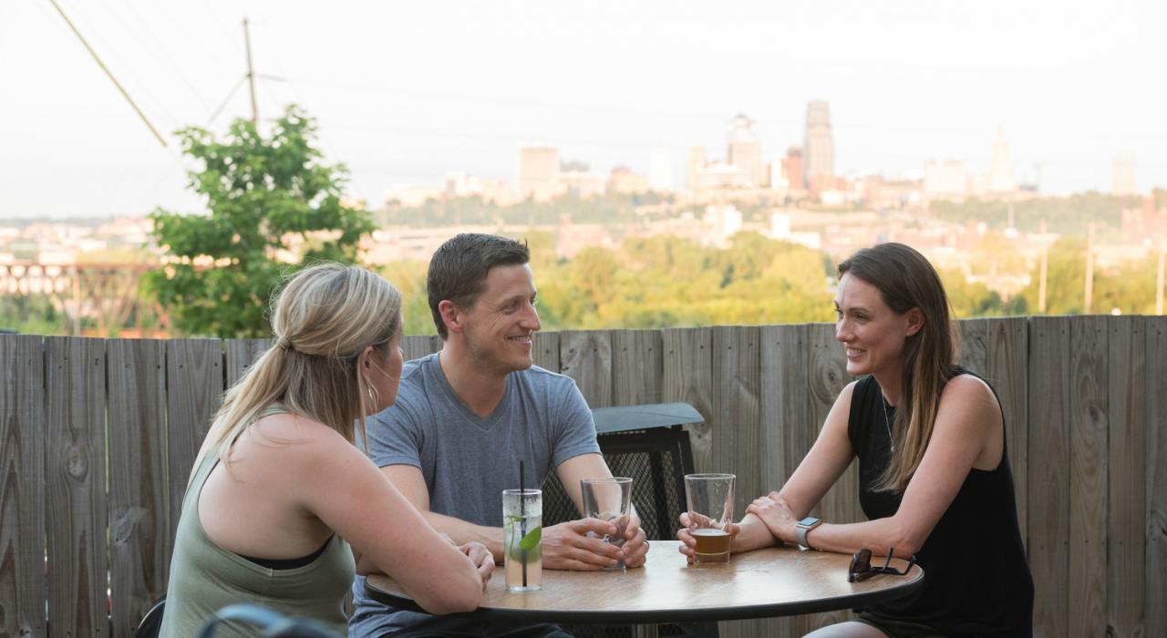 城市的瑰丽风光与周末的欢乐时光