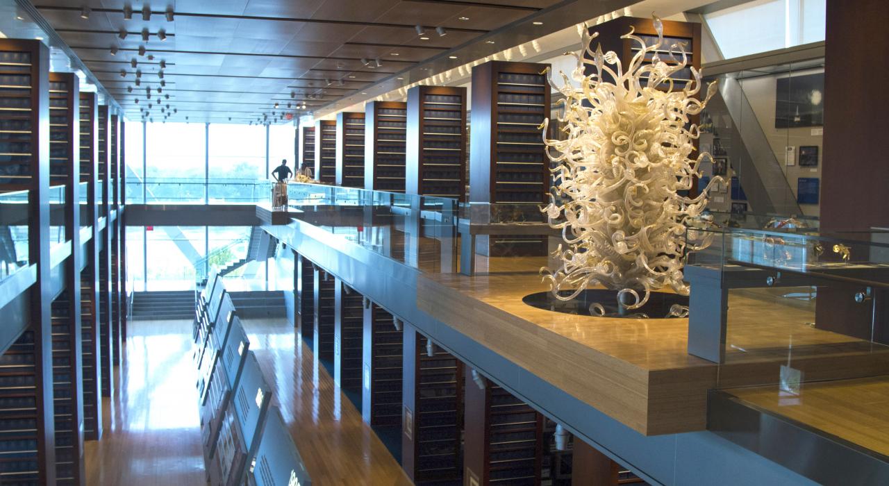 克林顿总统中心俯瞰着流经小石城的阿肯色河