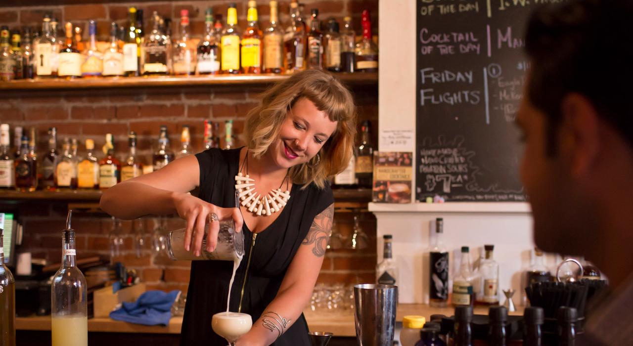 亲身体验当地的精酿鸡尾酒文化