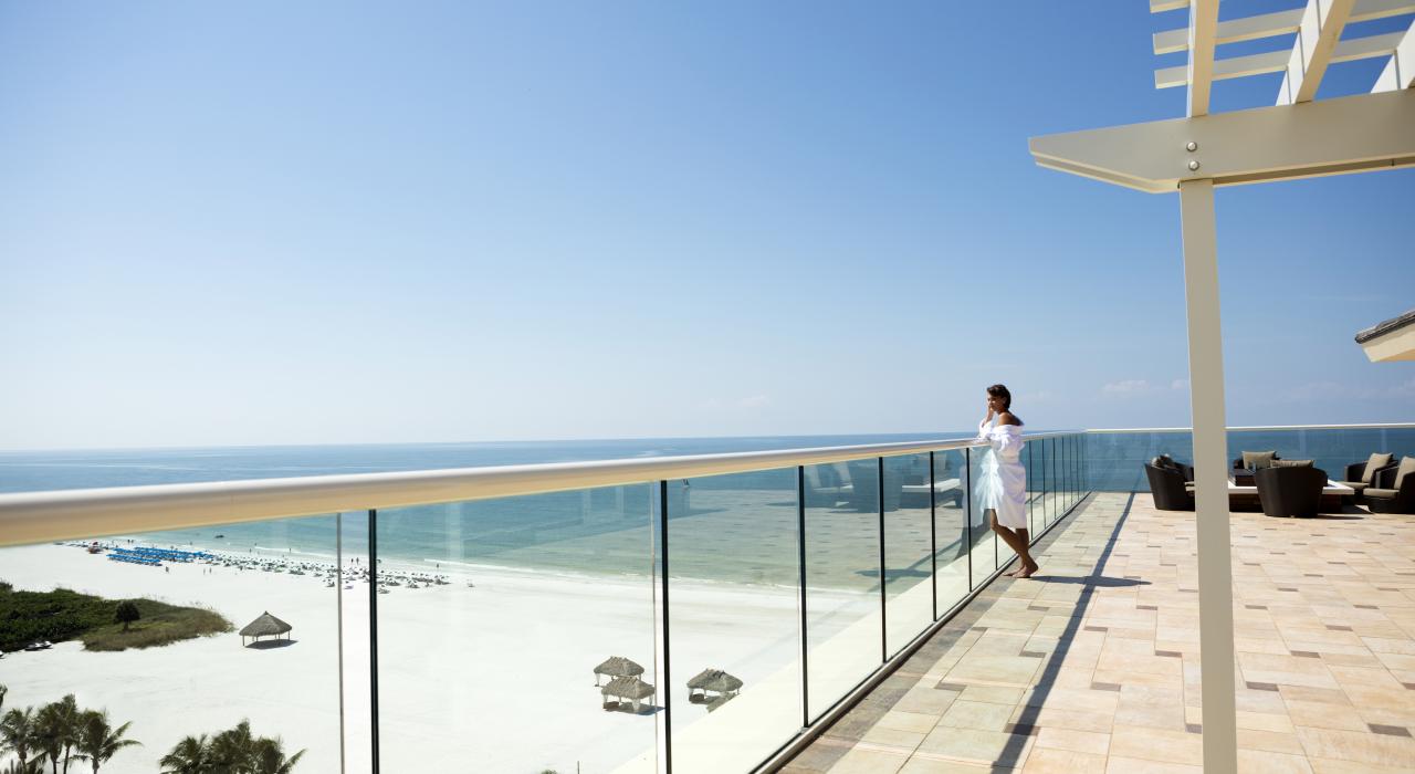 享受放松水疗日，欣赏令人身心舒缓的海滩美景