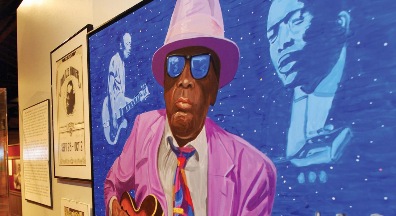 密西西比州克拉克斯代尔三角洲蓝调博物馆内的历史展览和工艺品