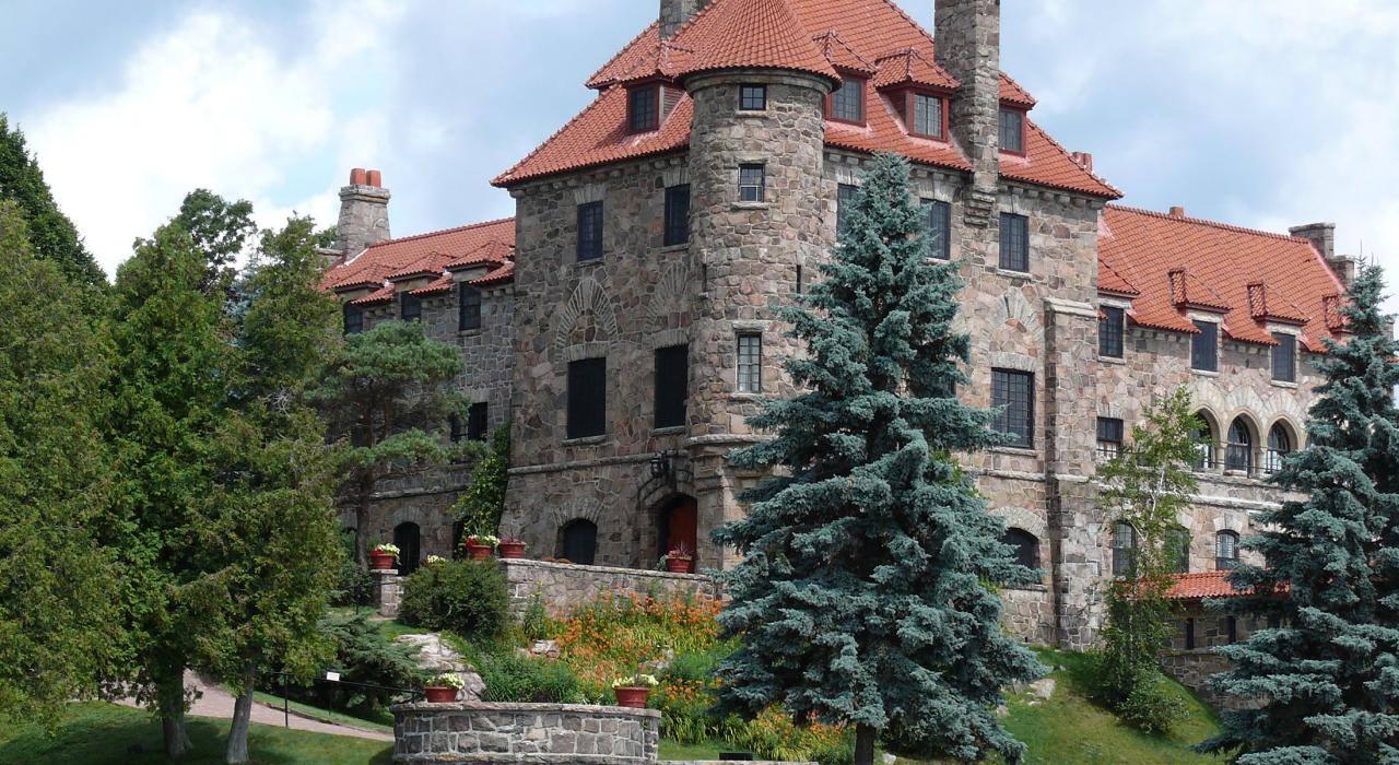 暗岛上宏伟的歌者城堡，原来是一座“狩猎小屋”