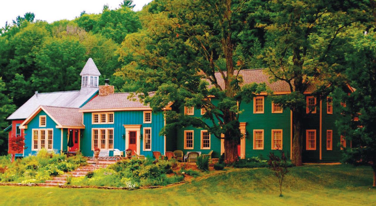 迪恩斯伯勒宁静的 Blueberry Brooke 度假酒店提供客房和有机蓝莓