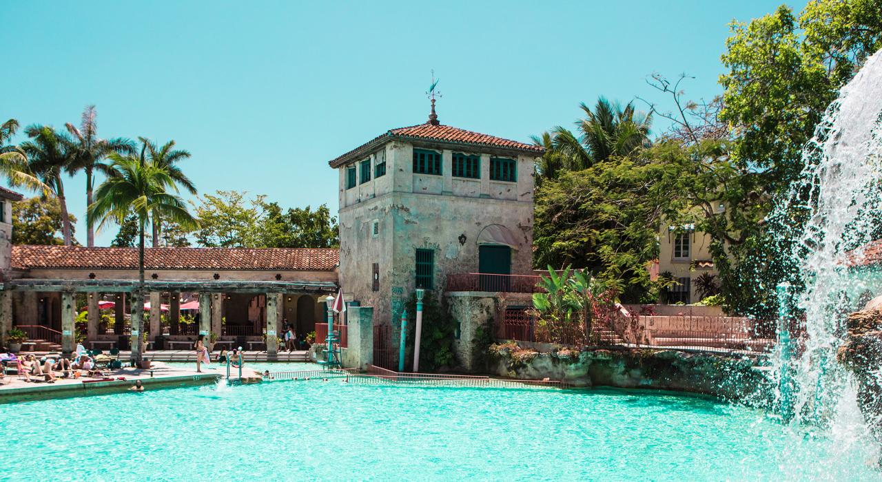 珊瑚阁社区内融合地中海与现代风格的威尼斯水池