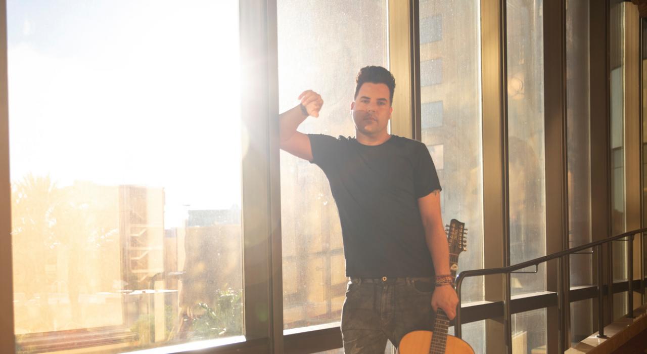 音乐人 Frankie Moreno 在内华达州拉斯维加斯