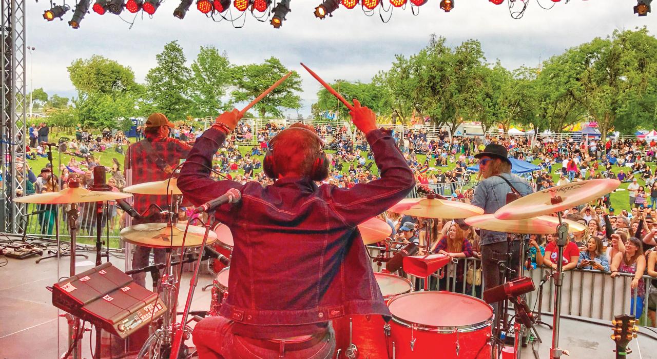 圣华金芦笋节上一场震撼人心的演出