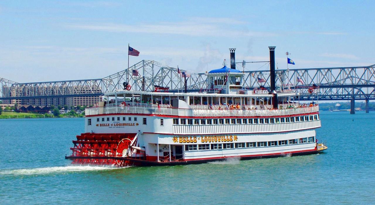 乘坐 Belle of Louisville 观光游轮在水上游览城市美景