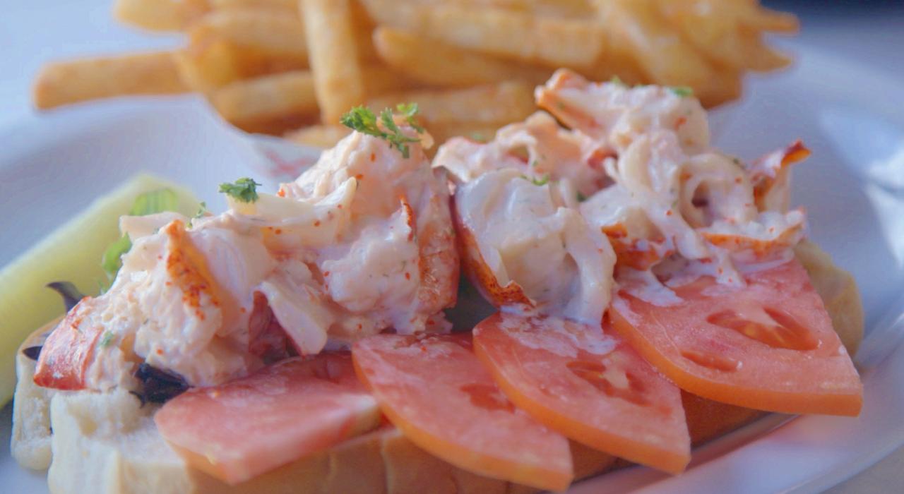 佛罗里达州罗德岱堡 Rustin Inn Crabhouse 餐厅的龙虾卷