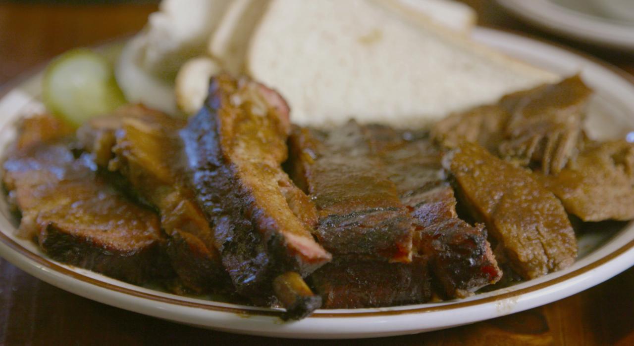 肯塔基州欧文斯伯勒的一盘烤排骨