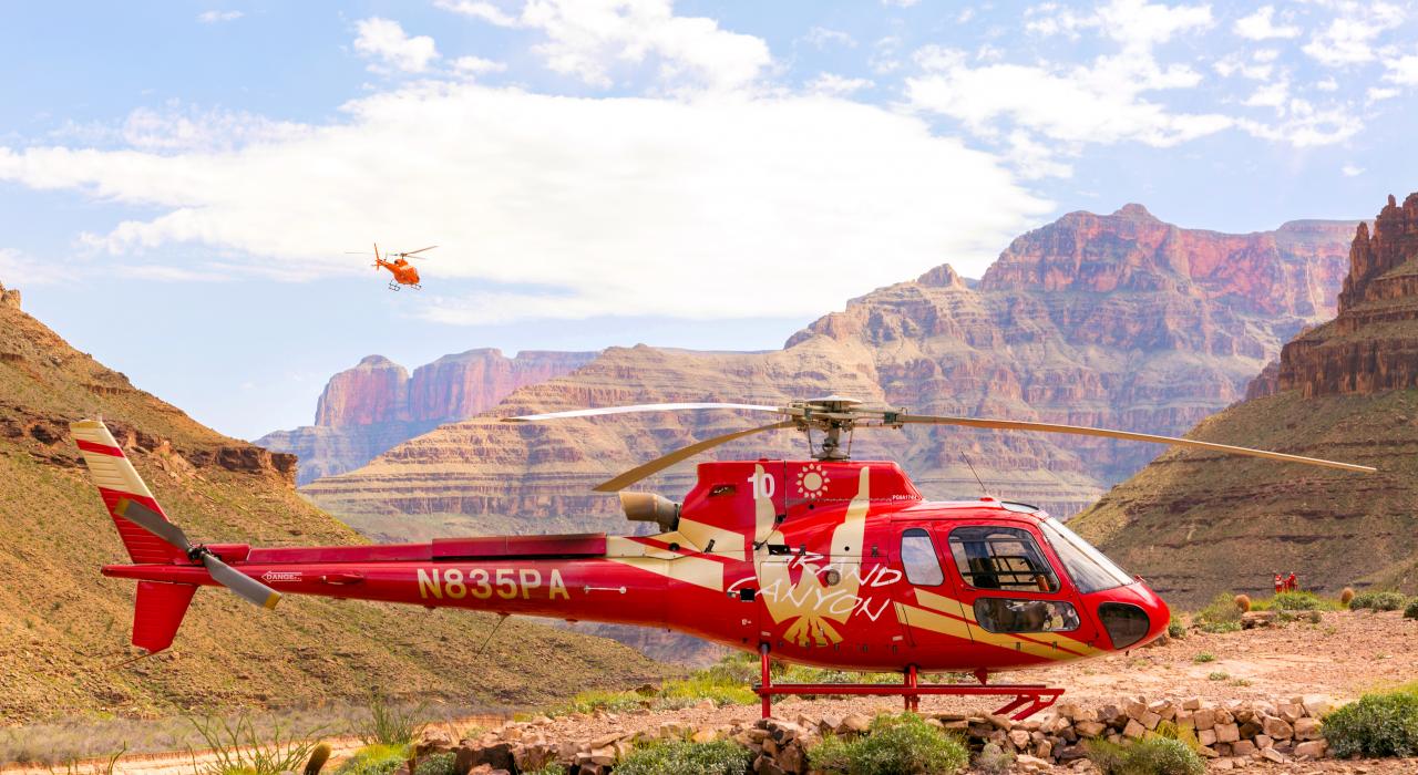 体验精彩刺激的直升机之旅，欣赏大峡谷美丽风景