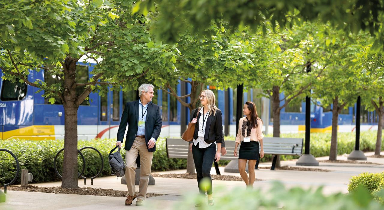 明尼阿波利斯和美国商城之间的直达地铁轻轨线路