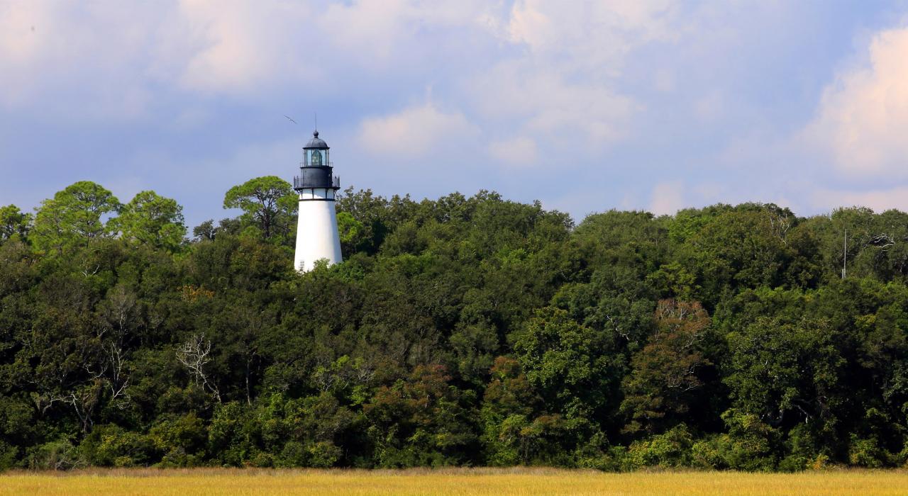 Egans Creek 畔的阿米莉亚岛灯塔