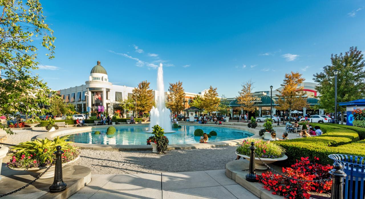 A gorgeous day for shopping and dining at Easton