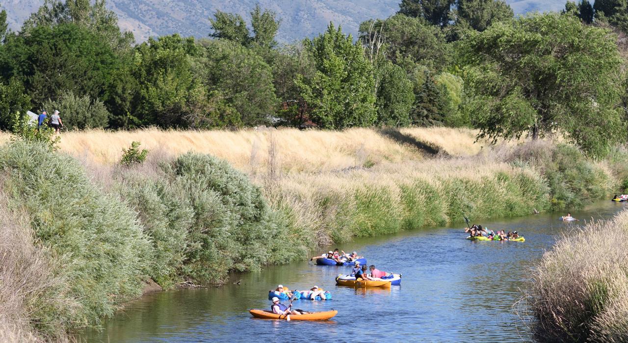 沿着波特纳夫河漂流，激流勇进
