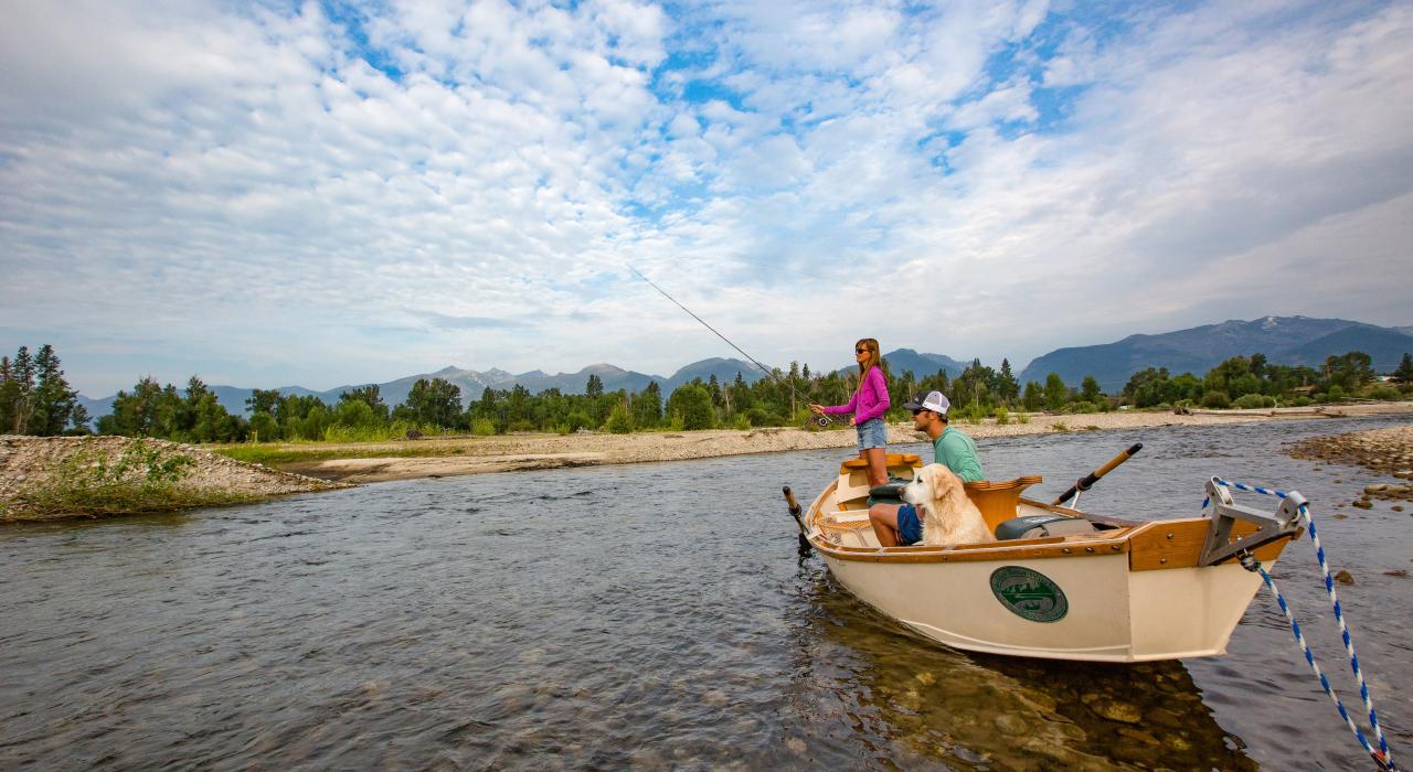 在比特鲁特河 (Bitterroot River) 船钓，享受休闲时光