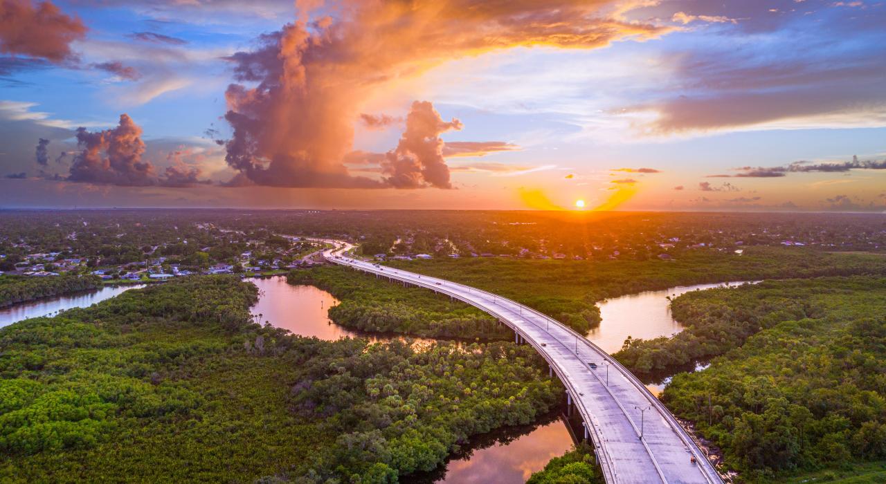 圣露西河日出时分俯视图