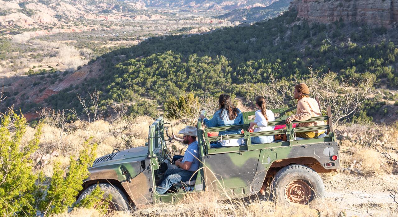 在吉普车之旅中探索帕罗杜罗峡谷和 Palo Duro Creek Ranch 农场