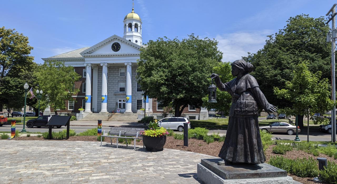 矗立在纽约州奥本法院前的哈丽特·塔布曼雕像