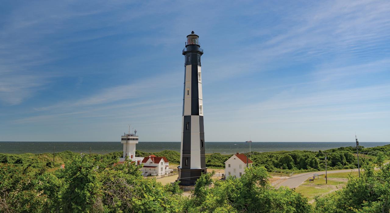 亨利角灯塔耸立在历史悠久的斯托里堡之上