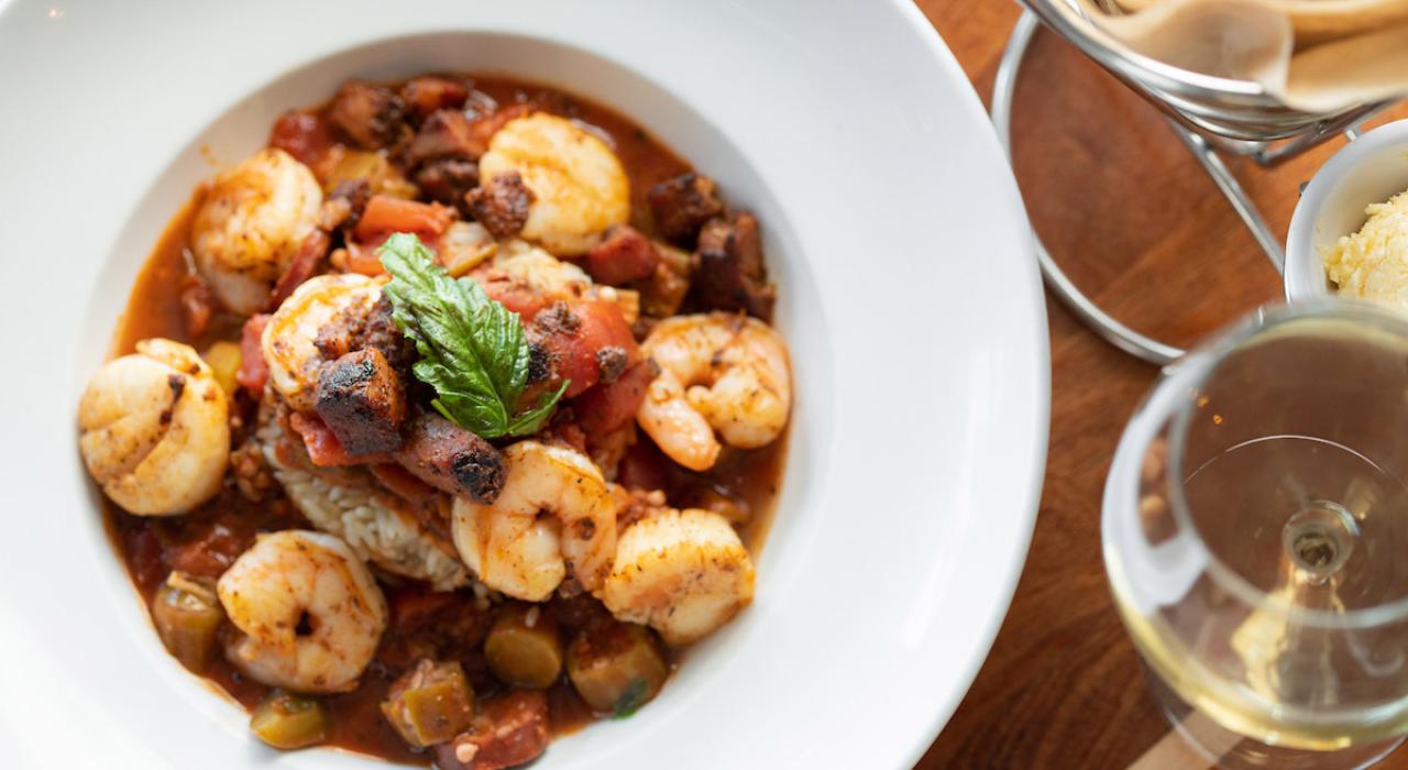 当地人气餐厅 Sea Captain's House 的精致鲜虾料理