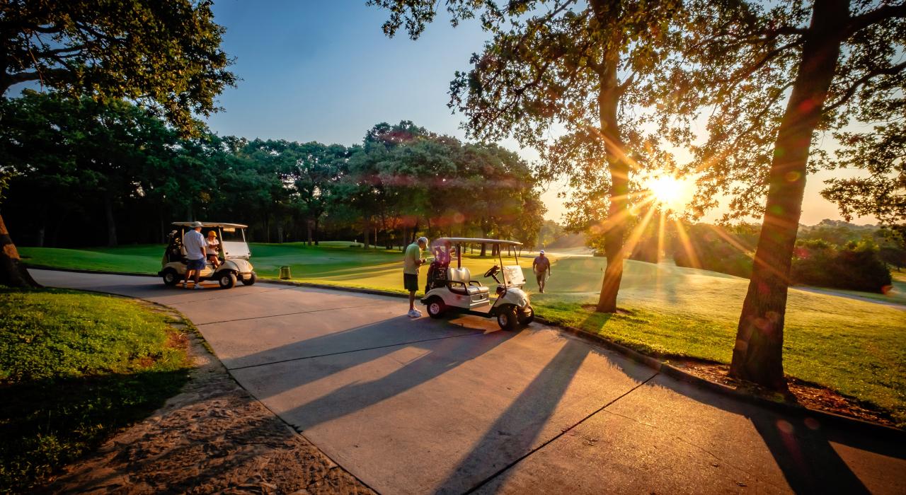 在格雷普韦恩屡获殊荣的高尔夫球场尽情挥杆